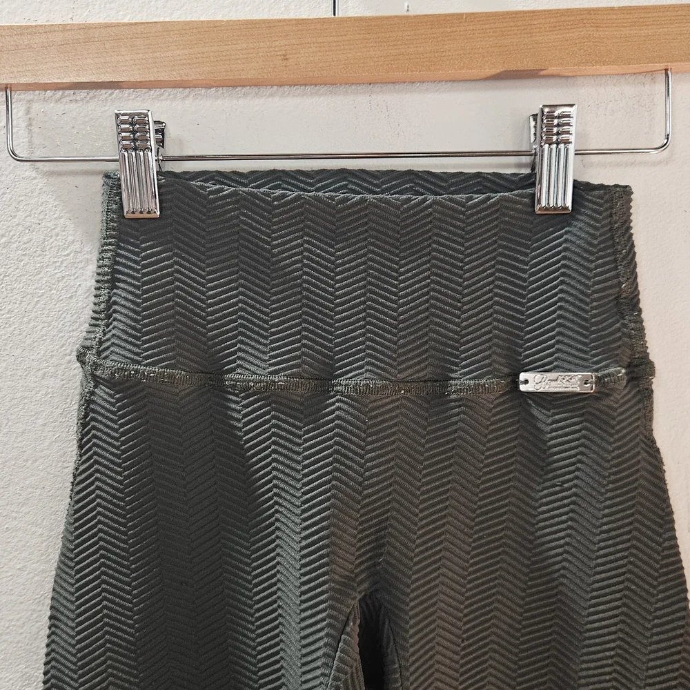 Bombshell Ribbed Legging - Picture 2 of 4